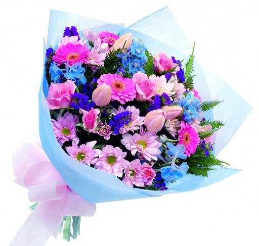 bouquet con fiori azzurri e rosa