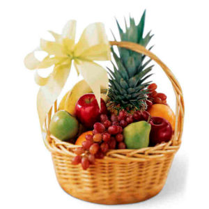Consegna a domicilio cesto regalo con frutta mele banane pere ananas uva online