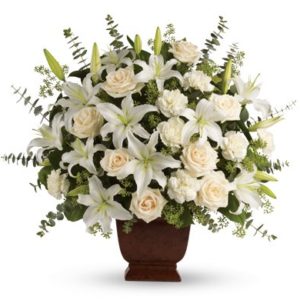 composizione elegante con fiori bianchi