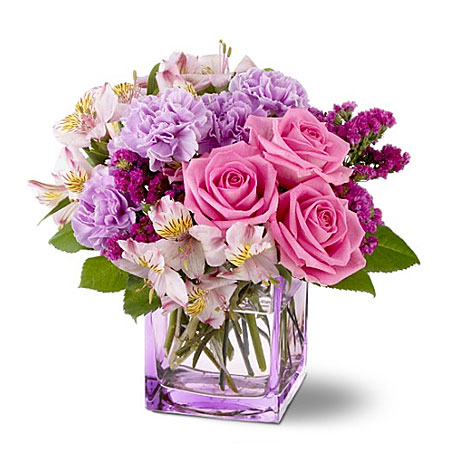 composizione con rose rosa e fiori misti in vaso di vetro