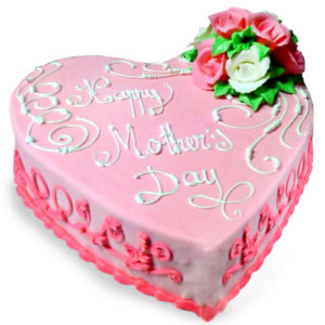 torta a forma di cuore con glassa rosa per la festa della mamma