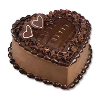 torta a forma di cuore al cioccolato