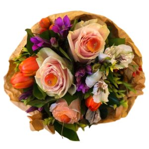 Fiori misti bouquet di rose, candele e a forma di cuore ad acido