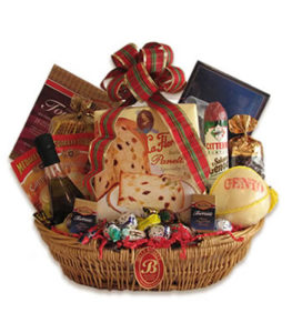 Cesto Regalo Natalizio con panettone provola e leccornie