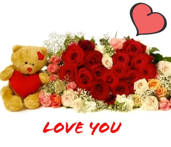 orsacchiotto con composizione con rose rosse a forma di cuore