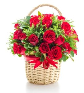 cestino con rose rosse